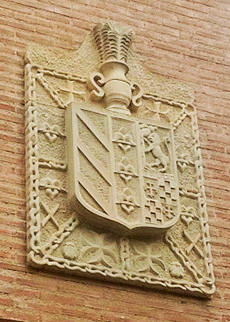 Escudo de la Divisa en un edificio de la villa divisera de San Vicente de la Sonsierra